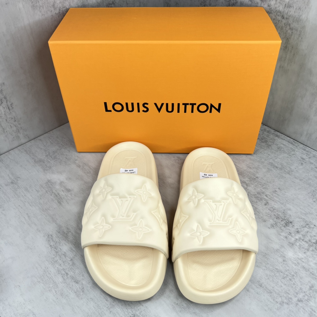 Louis Vuitton 新款上架 LOUIS VUITTON 23ss lv标压花沙滩拖鞋 全网火爆 独家模具开发 男款38-46