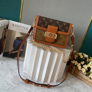 Louis Vuitton LV Dauphine Messenger Bags Monogram Canvas Spring Collection Fashion M44580