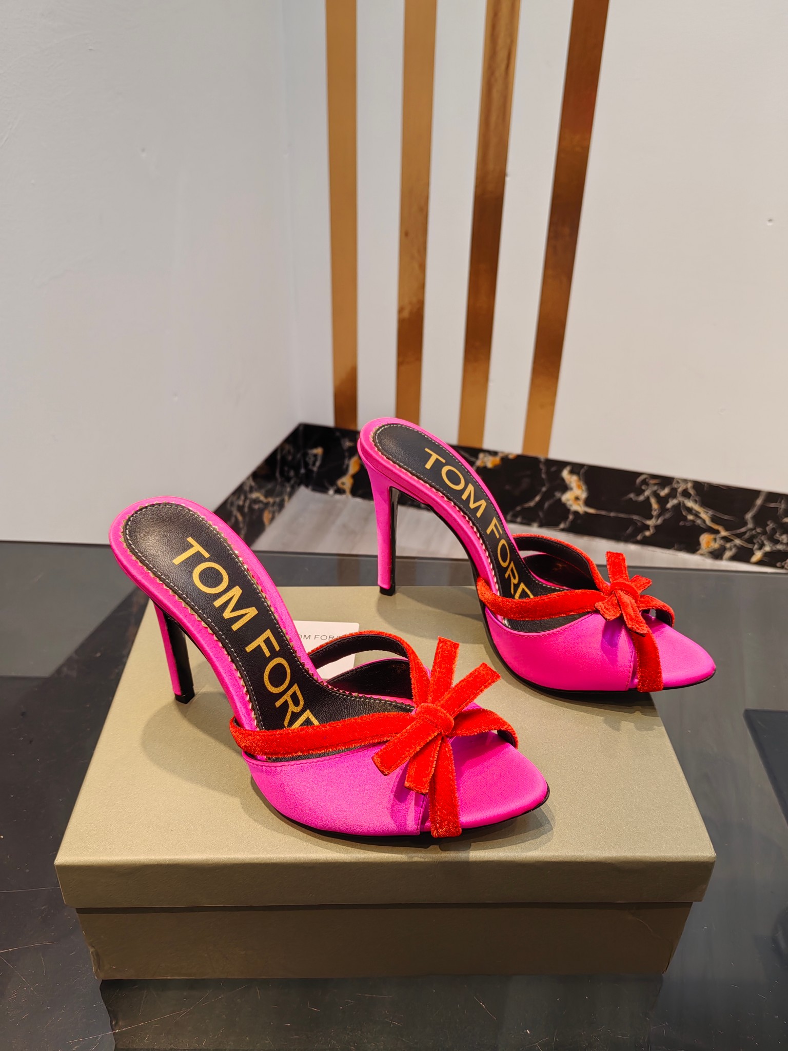 NO:229208,TOM FORD top high-end high-heeled rear empty sandals, imported silk / imported velvet footbed sheepskin sole AAA grade original black leather outsole SIZE35-42 (40,41,42 custom made without return), sandals, tom ford, sandals, sheepskin, real silk, Leather soles19860909TOM FORD顶级高版本 高跟后空凉鞋 鞋面进口真丝/进口天鹅绒 垫脚羊皮 鞋底AAA级原版黑色真皮大底 SIZE35-42（40,41,42订做不退换）,凉鞋,tom ford,sandals,sheepskin,real silk,Leather soles,Women's Shoes