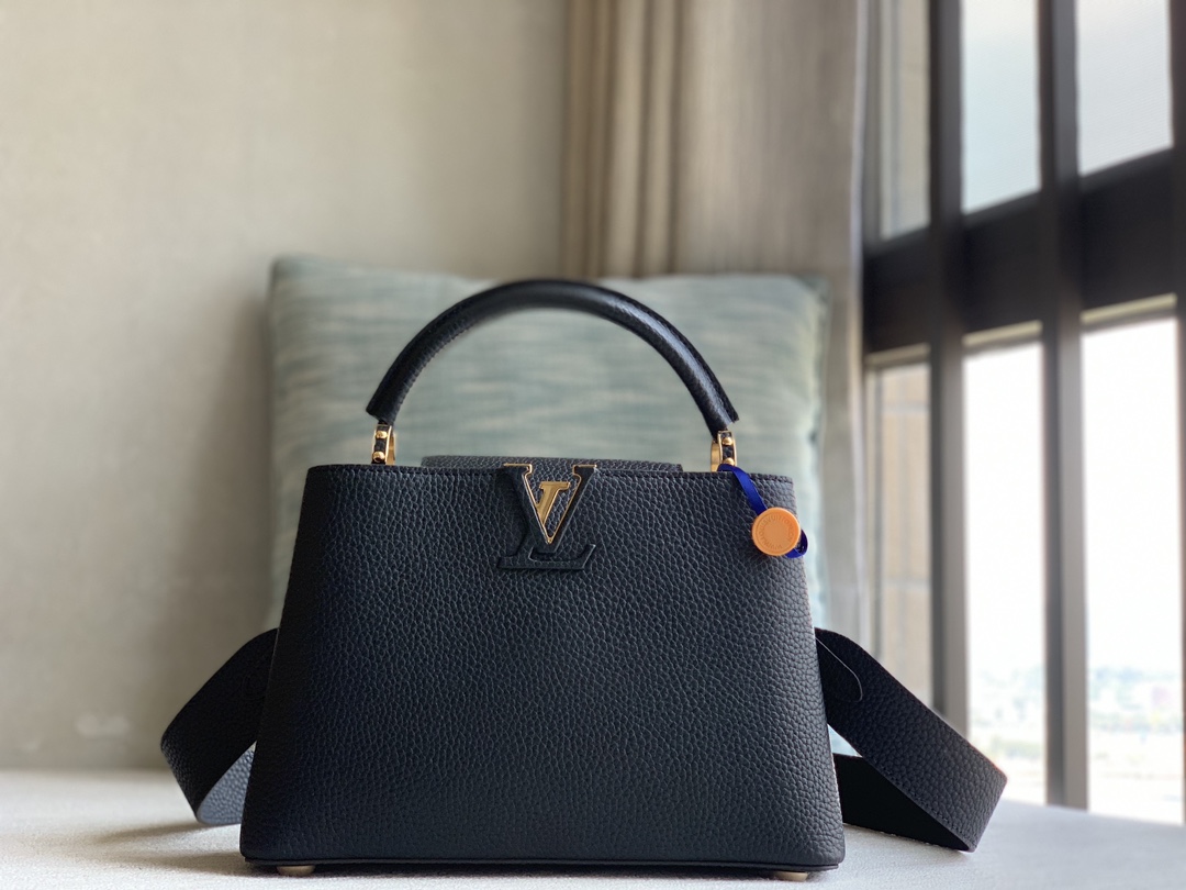 Louis Vuitton Premium boutique original purchase special offer M59434 black gold buckle Capucines BB handbag is made of full-grain cow leather to