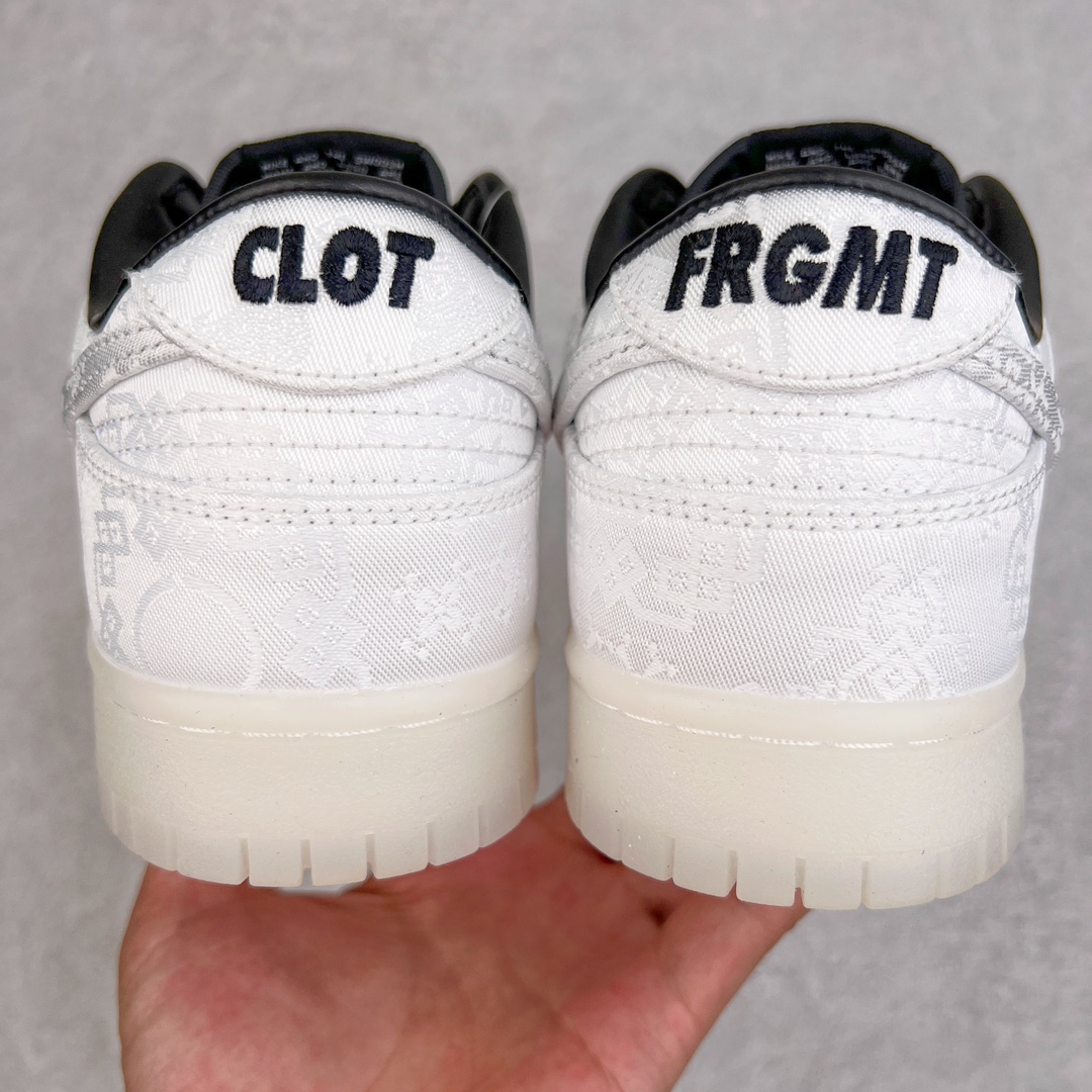 图片[8]-零售💰180 ＃G版福利特价‼Clot x Fragment x NK Dunk Low 藤原浩三方联名白丝绸 货号：FN0315-110 原厂丝绸面料加持 鞋身三处隐藏电绣Logo 圈内最强 零售首选 独家原厂航空铝磨具打磨大底 鞋头坡度极致还原 原盒原配 圈内天花板工艺 原厂冲刀 超高清洁度 全鞋零毛边皮料切割 全套原楦原模倾力打造完美版型 采用原厂百宏鞋带以及原厂百宏织唛舌标 内标可供原厂几率过验 原厂中底布白色点胶 原厂中底布拉帮走线遵循公司‼️SIZE：36 36.5 37.5 38 38.5 39 40 40.5 41 42 42.5 43 44 45 46 47.5 编码：by1936080-运动鞋