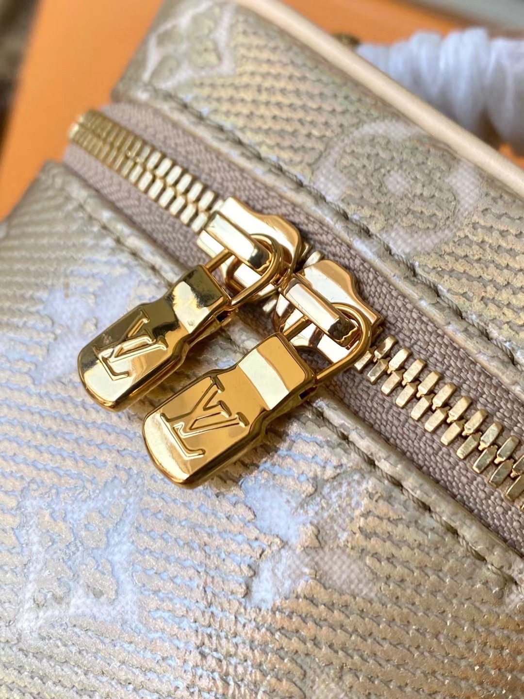 this Micro Vanity handbag features a special coating that envelops its - Bag 5