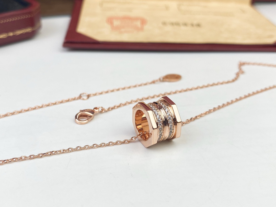 Cartier Cartier螺丝项链 设计灵感来自卡地亚螺丝手镯 的螺丝帽采用亚金电镀18k金制作