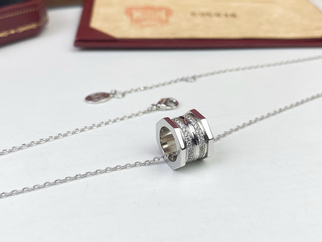 Cartier Cartier螺丝项链 设计灵感来自卡地亚螺丝手镯 的螺丝帽采用亚金电镀18k金制作