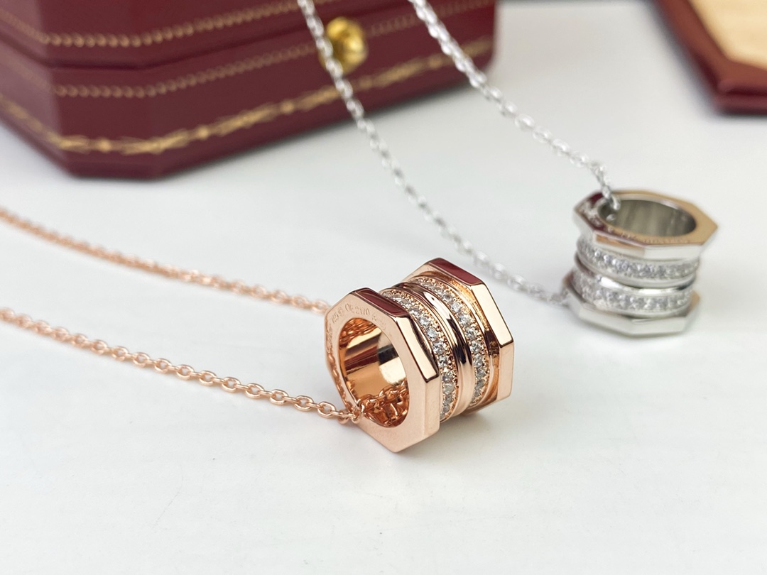 Cartier Cartier螺丝项链 设计灵感来自卡地亚螺丝手镯 的螺丝帽采用亚金电镀18k金制作