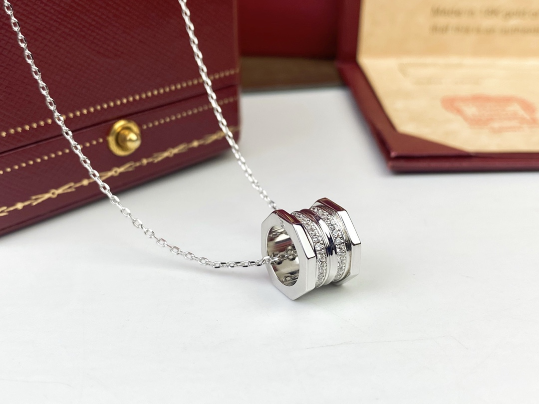 Cartier Cartier螺丝项链 设计灵感来自卡地亚螺丝手镯 的螺丝帽采用亚金电镀18k金制作