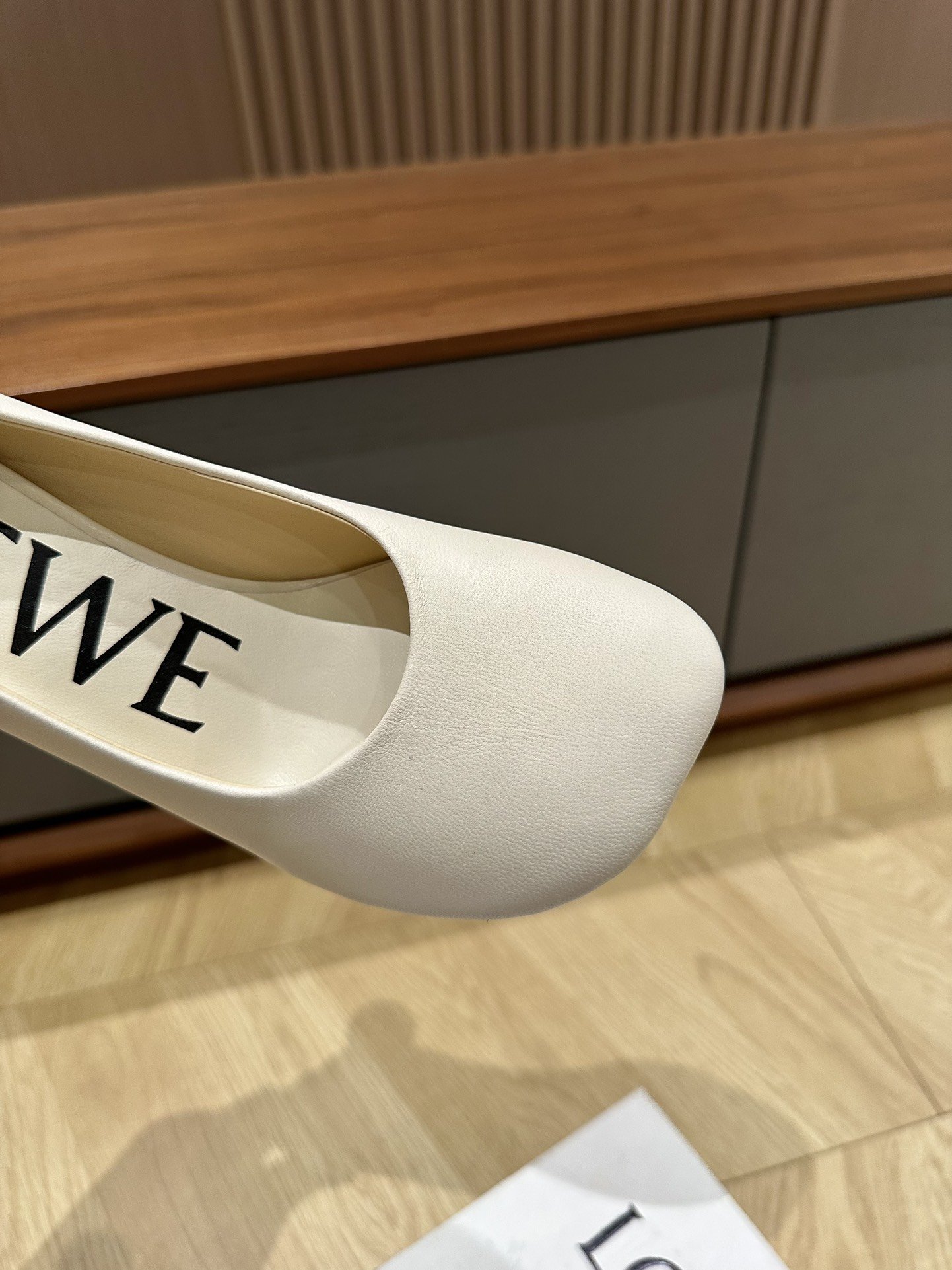 loewe罗意威24f新款跟鞋系列//全牛皮小羊皮里真皮底//跟高分别8.5Cm和5.5CmSize35