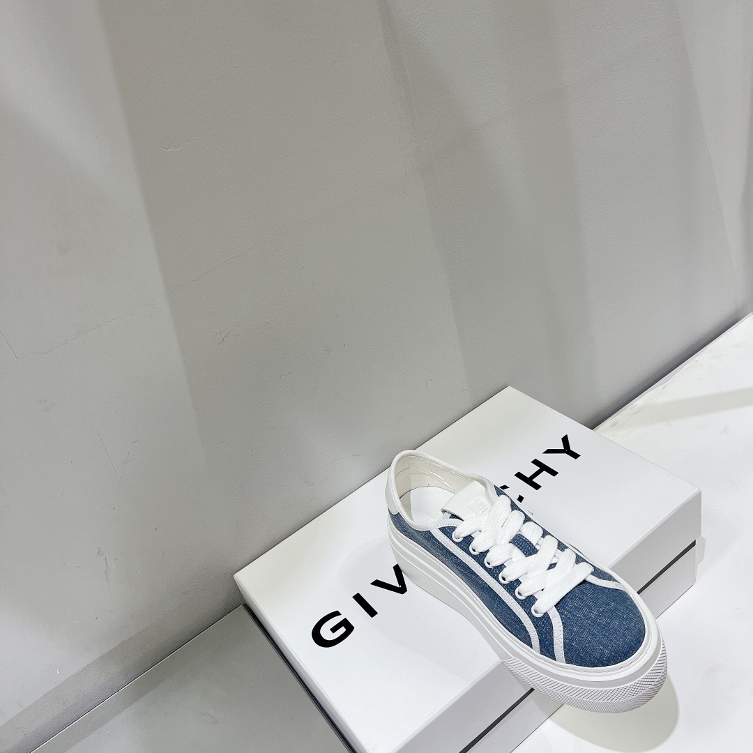 Fashion Bosses Dominate Givenchy’s Spring-Summer Collection for 650 Males - 图片 4