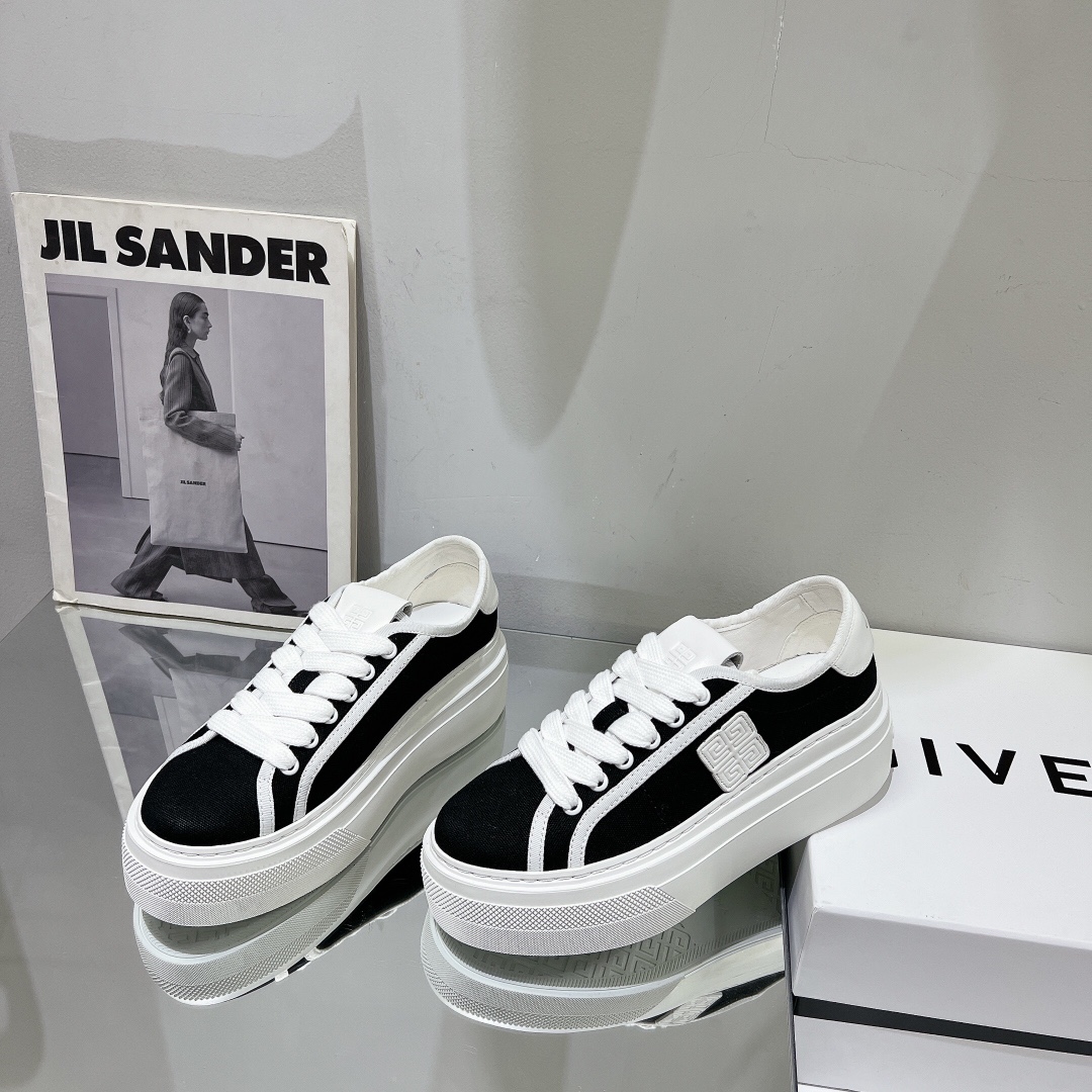 Givenchy’s Stylish Men’s Collection for Spring-Summer 2022: A Fashionable Black Horse Trend. - 图片 5