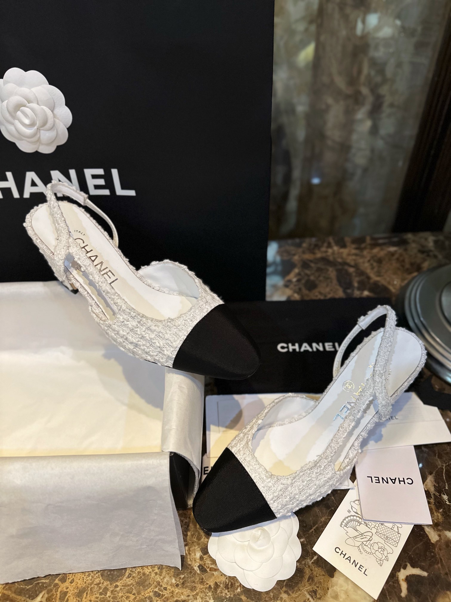 Chanel Sapatos Bombas de Salto Alto Sandálias Branco