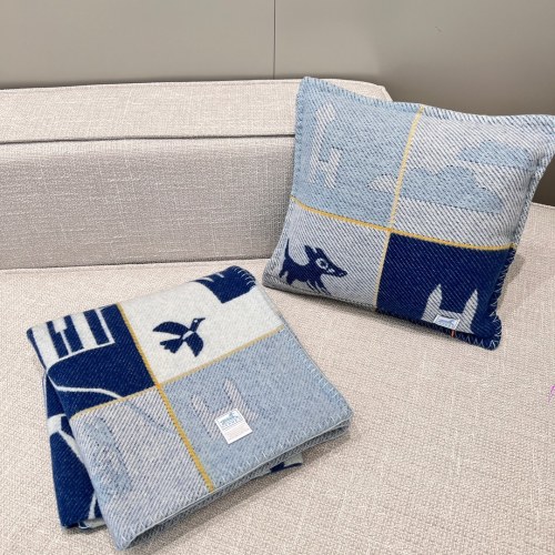 Epopee Wool & Cashmere Throw Blanket and Pillow Double-Sided Blue-White 1 Epopee Wool & Cashmere Throw Blanket and Pillow Double-Sided Blue-White