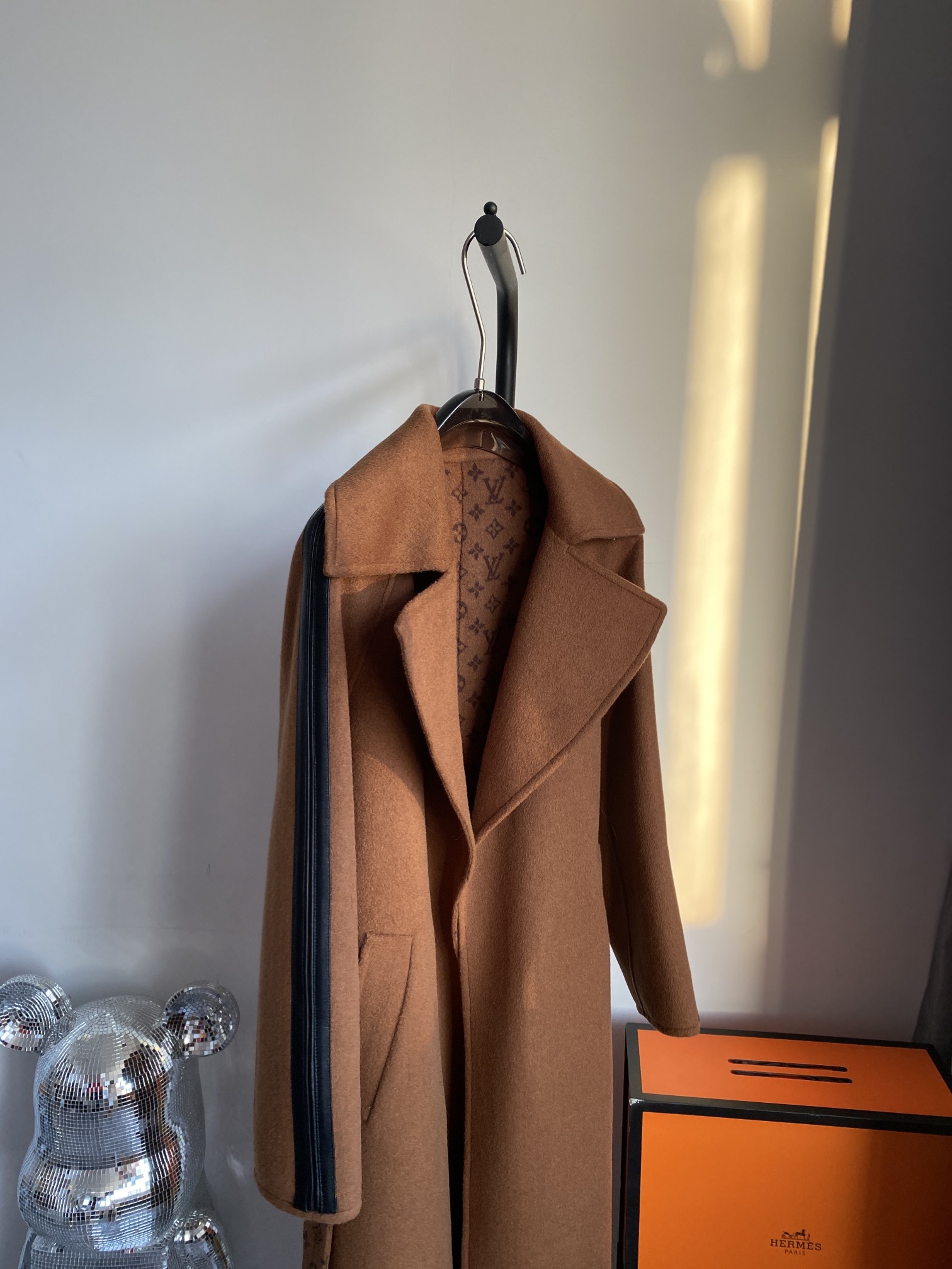 [Cashmere Coats, Furs]LV