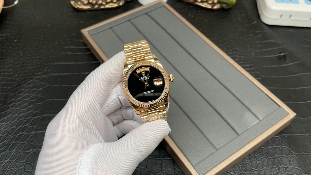 Rolex 日志双历系列 36mm黄金“无字天书”