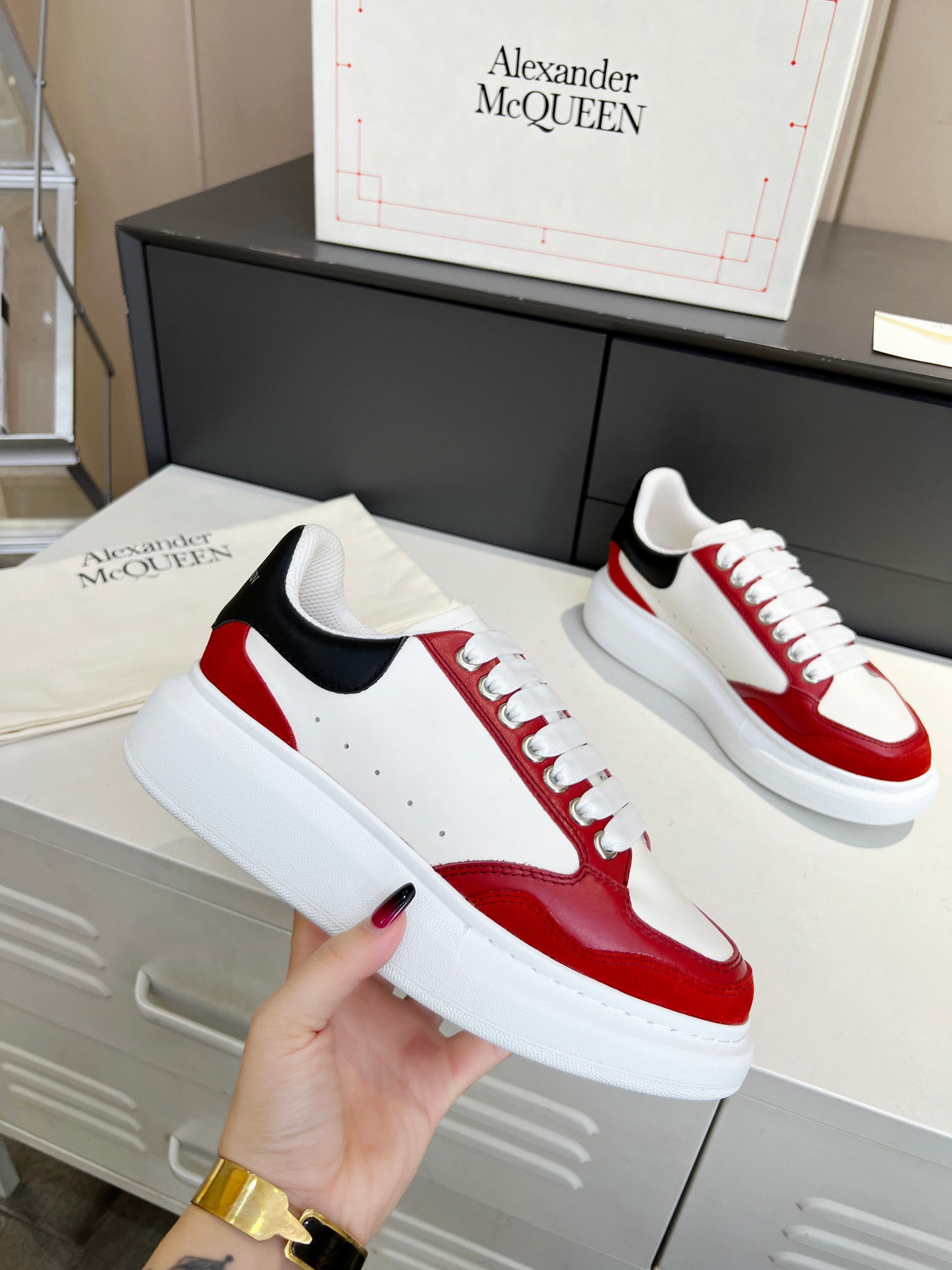 2023SS McQueen’s Cow Skin Recreational Shoeboard with Imported Gas Networks - 图片 3
