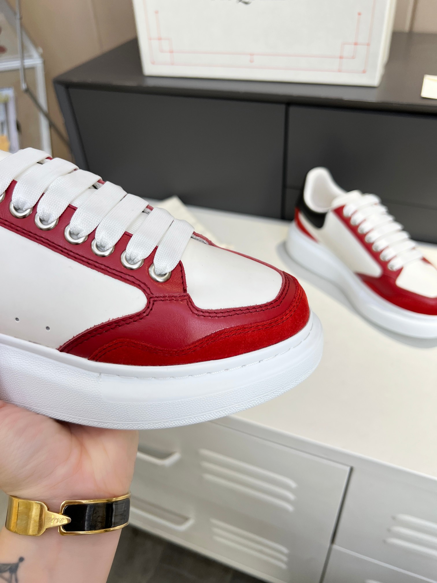 2023SS McQueen’s Cow Skin Recreational Shoeboard with Imported Gas Networks - 图片 9