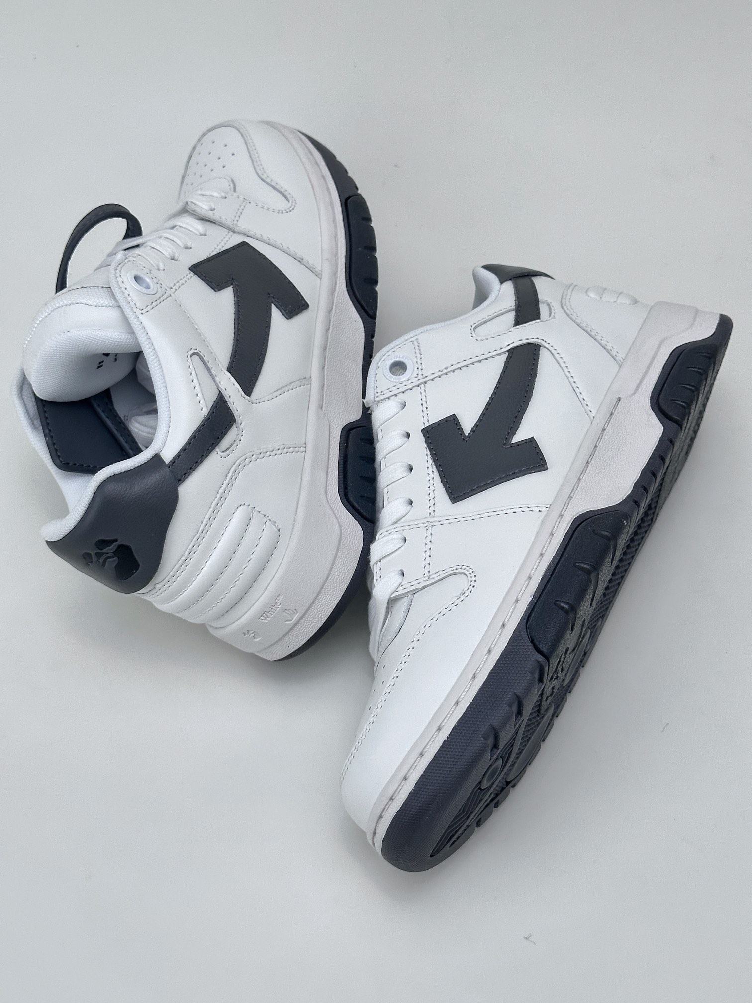 OFF- WHITE Out of Office White Black OMIA189S23LEA0010107