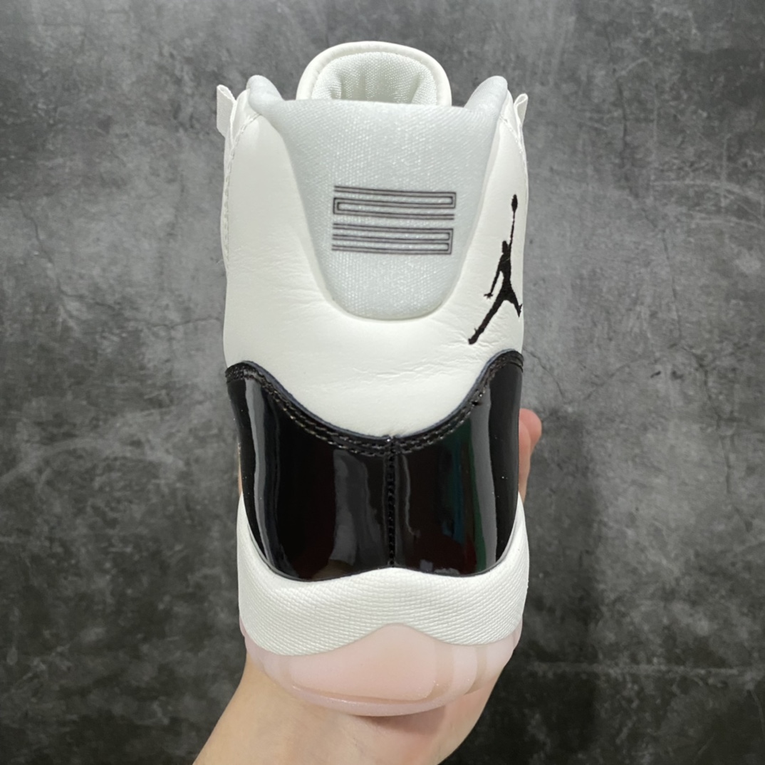 图片[4]-【XP版】Air Jordan 11 AJ11樱花康扣 AR0715-101n顶级原厂品质 漆皮是棕红色不是黑色 大底是樱花粉色 白色皮料是头层细纹牛皮，质感超好，完美针车刺绣，原厂11代鞋楦打造完美鞋型，出货即巅峰的品质，配色全部拉满‼️nn拟定于年内秋季发售的乔11新配色–樱花康扣。依然沿用经典的黑白撞色。漆皮包裹，碳板加持、鞋身材质类似金砖配色由以前的牛津布跟换为全皮质包裹，凸显诚意。配色重点在于大底颜色以十分少女心的淡粉色作为主色调，让乔11的霸气当中略带娇羞。n 尺码：36-47.5nn-莆田鞋批发中心