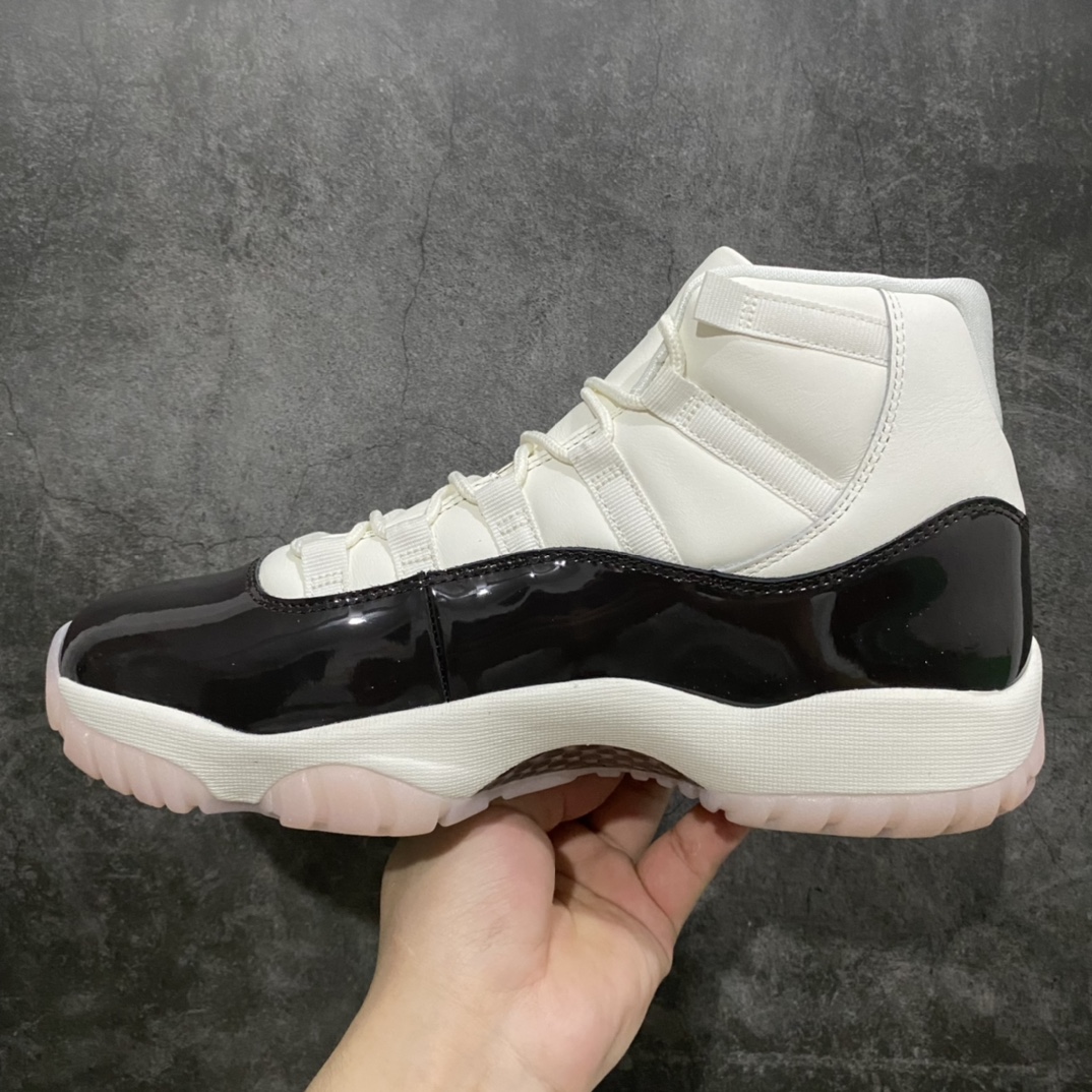 图片[2]-【XP版】Air Jordan 11 AJ11樱花康扣 AR0715-101n顶级原厂品质 漆皮是棕红色不是黑色 大底是樱花粉色 白色皮料是头层细纹牛皮，质感超好，完美针车刺绣，原厂11代鞋楦打造完美鞋型，出货即巅峰的品质，配色全部拉满‼️nn拟定于年内秋季发售的乔11新配色–樱花康扣。依然沿用经典的黑白撞色。漆皮包裹，碳板加持、鞋身材质类似金砖配色由以前的牛津布跟换为全皮质包裹，凸显诚意。配色重点在于大底颜色以十分少女心的淡粉色作为主色调，让乔11的霸气当中略带娇羞。n 尺码：36-47.5nn-莆田鞋批发中心