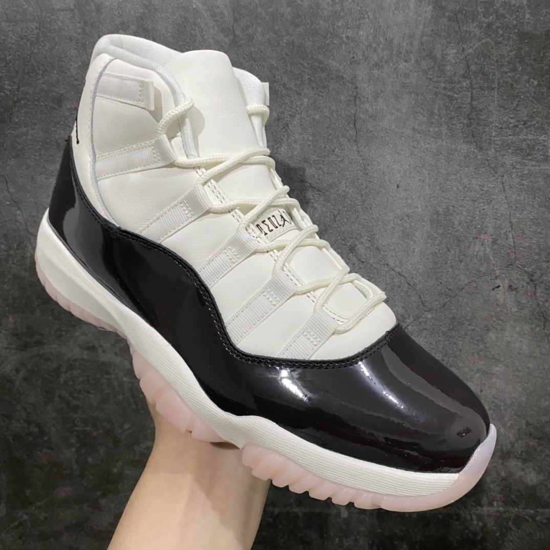 图片[3]-【XP版】Air Jordan 11 AJ11樱花康扣 AR0715-101n顶级原厂品质 漆皮是棕红色不是黑色 大底是樱花粉色 白色皮料是头层细纹牛皮，质感超好，完美针车刺绣，原厂11代鞋楦打造完美鞋型，出货即巅峰的品质，配色全部拉满‼️nn拟定于年内秋季发售的乔11新配色–樱花康扣。依然沿用经典的黑白撞色。漆皮包裹，碳板加持、鞋身材质类似金砖配色由以前的牛津布跟换为全皮质包裹，凸显诚意。配色重点在于大底颜色以十分少女心的淡粉色作为主色调，让乔11的霸气当中略带娇羞。n 尺码：36-47.5nn-莆田鞋批发中心