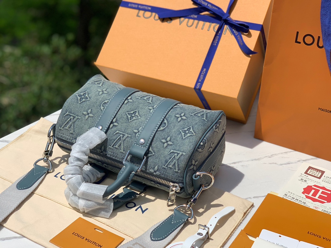 🌼尺寸：25×15×11cmLV最新款波士顿包拼牛皮 ke🌼P🌼Pallxs枕头包M22762渠道特供定