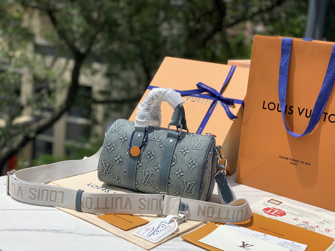 🌼尺寸：25×15×11cmLV最新款波士顿包拼牛皮 ke🌼P🌼Pallxs枕头包M22762渠道特供定