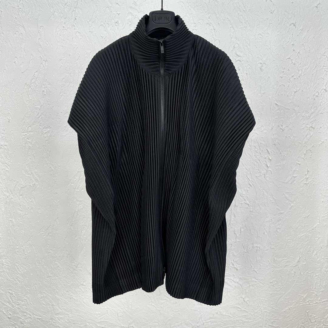 NO:822755,Issey M1yake pleated zipper poncho jacket (unisex), one size fits all, men's clothing, isseymiyake, jackets & coats,19860909Issey M1yake 三宅一生褶皱拉链斗篷外套（男女同款） 尺码均码,男装,isseymiyake,jackets & coats,,Women's clothing