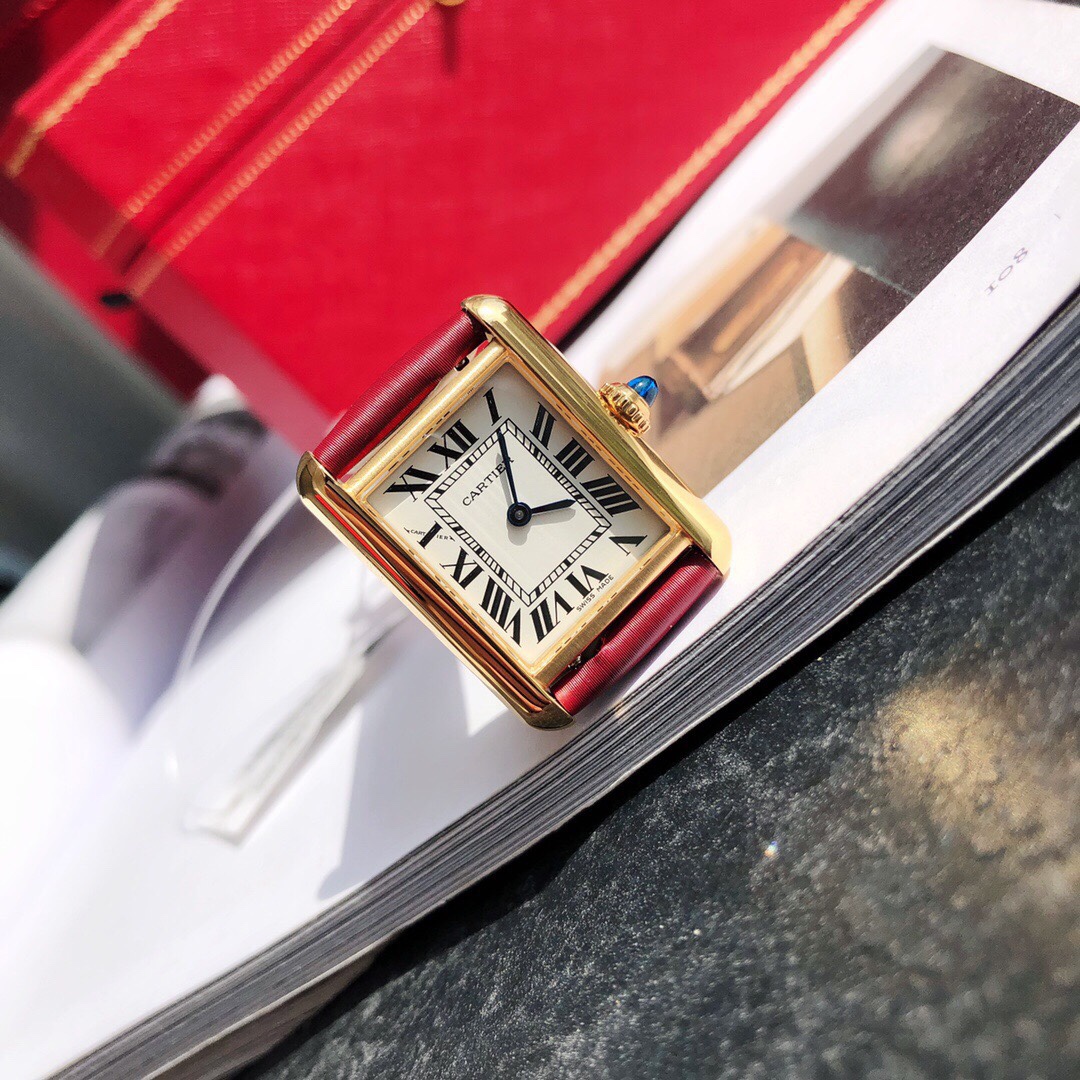 Часы Cartier Tank Must