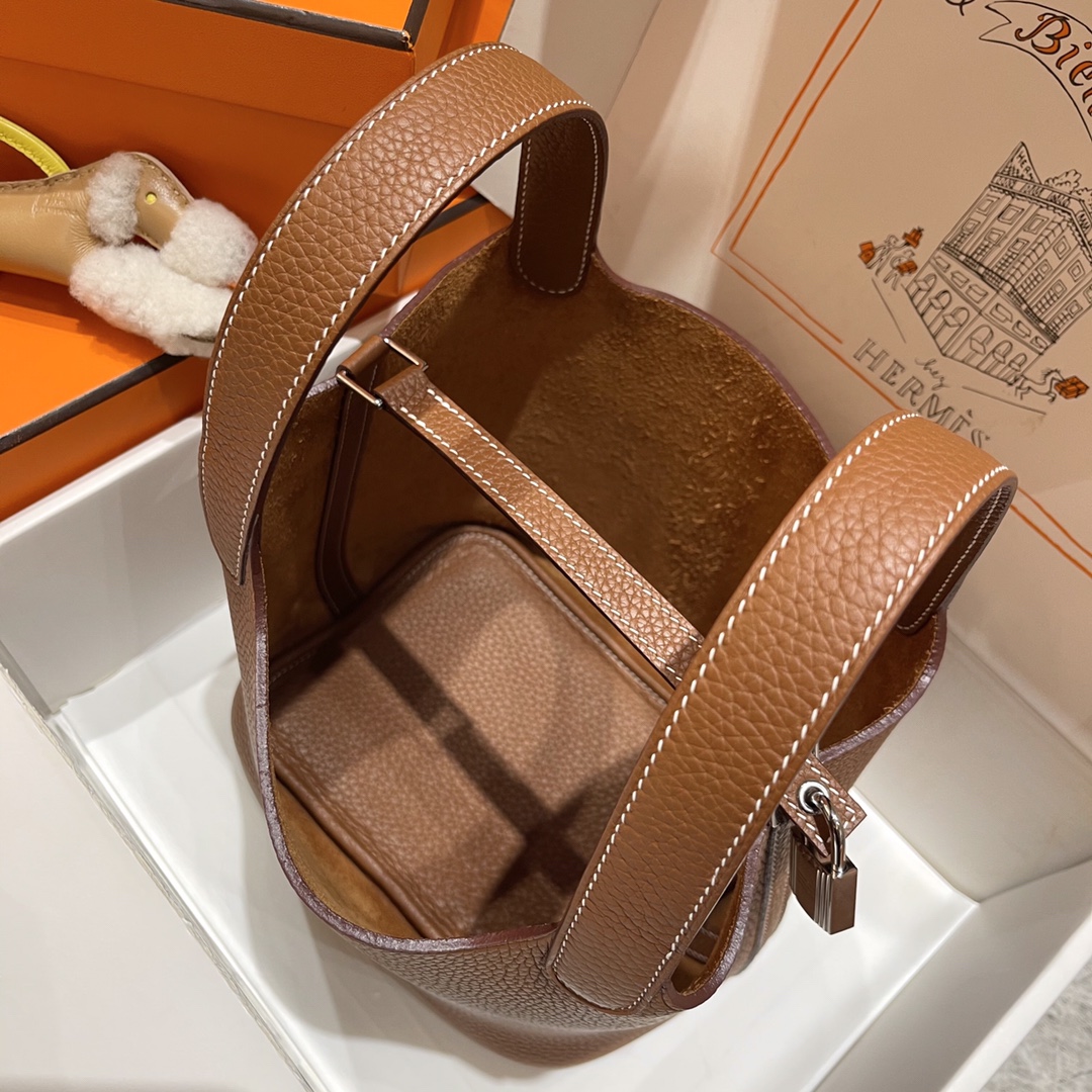 Hermès Happy Labor Day feedback700