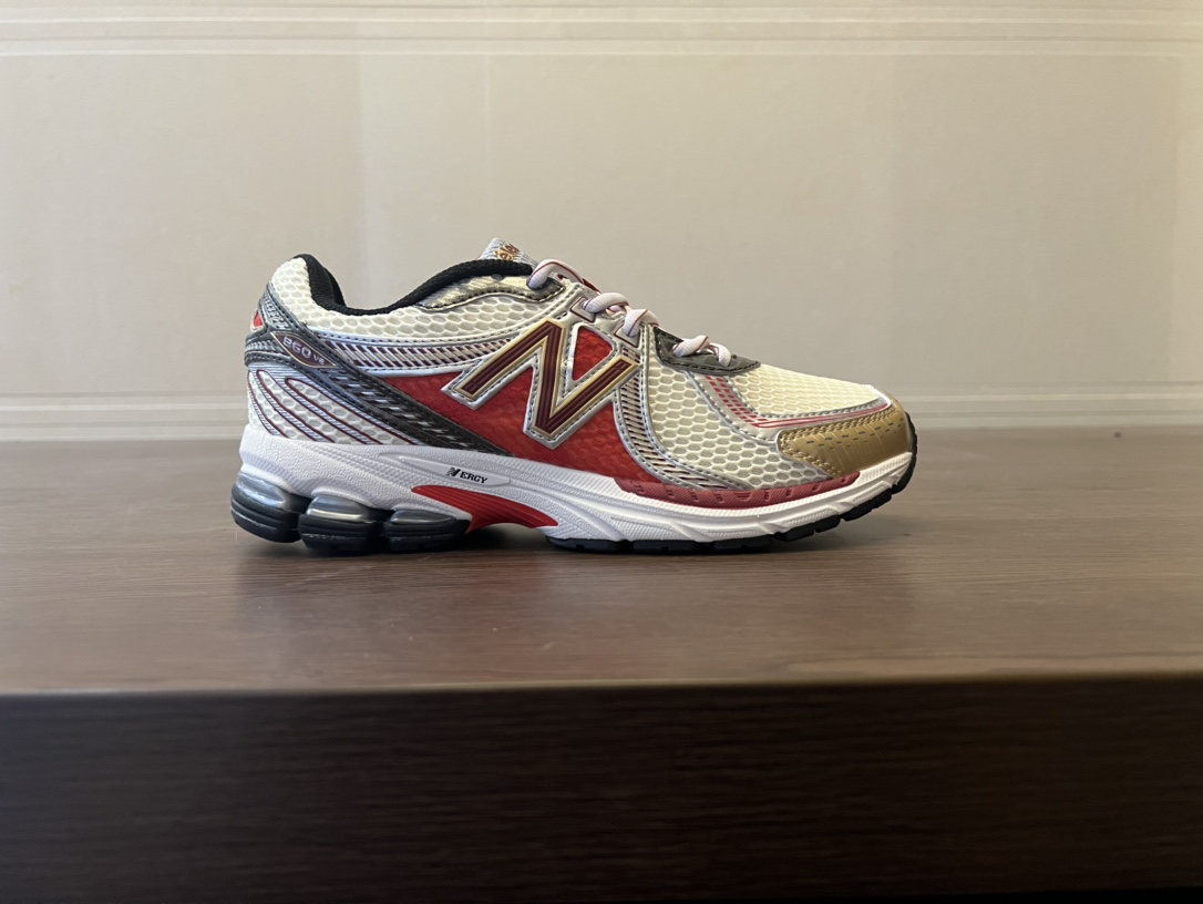 原130 现特价得 NEW BALANCE NB860休闲跑步鞋
