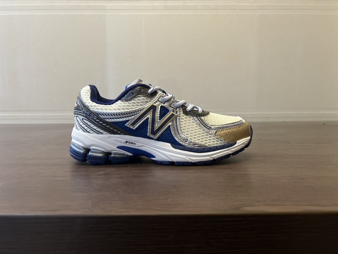 原130 现特价得 NEW BALANCE NB860休闲跑步鞋