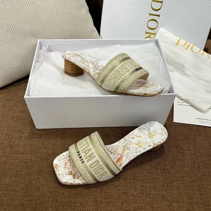 디올 라운드 힐 자수 뮬 141827