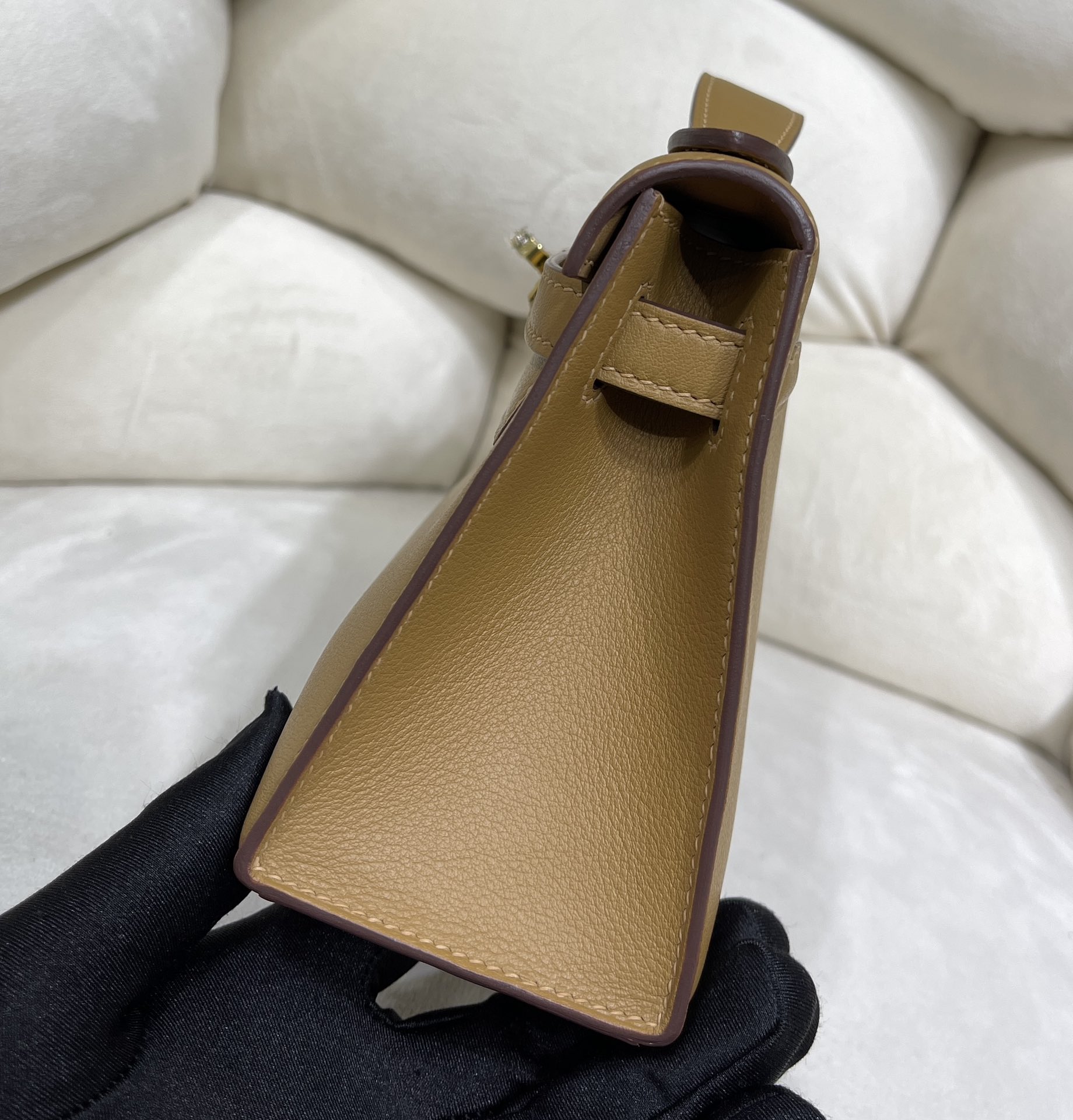 Hermès Kelly generation biscuit color, all Swift cowhide inside and outside, all steel hardware, truly semi-handmade! It feels soft and elastic,