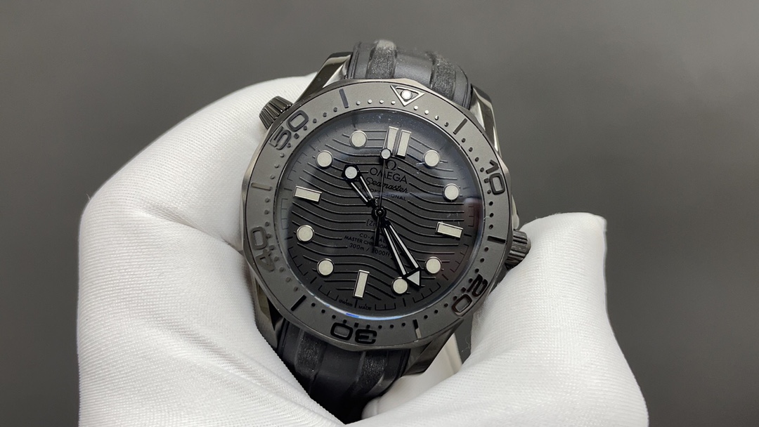 Omega 欧米茄 电镀黑壳 自动上链机械机芯