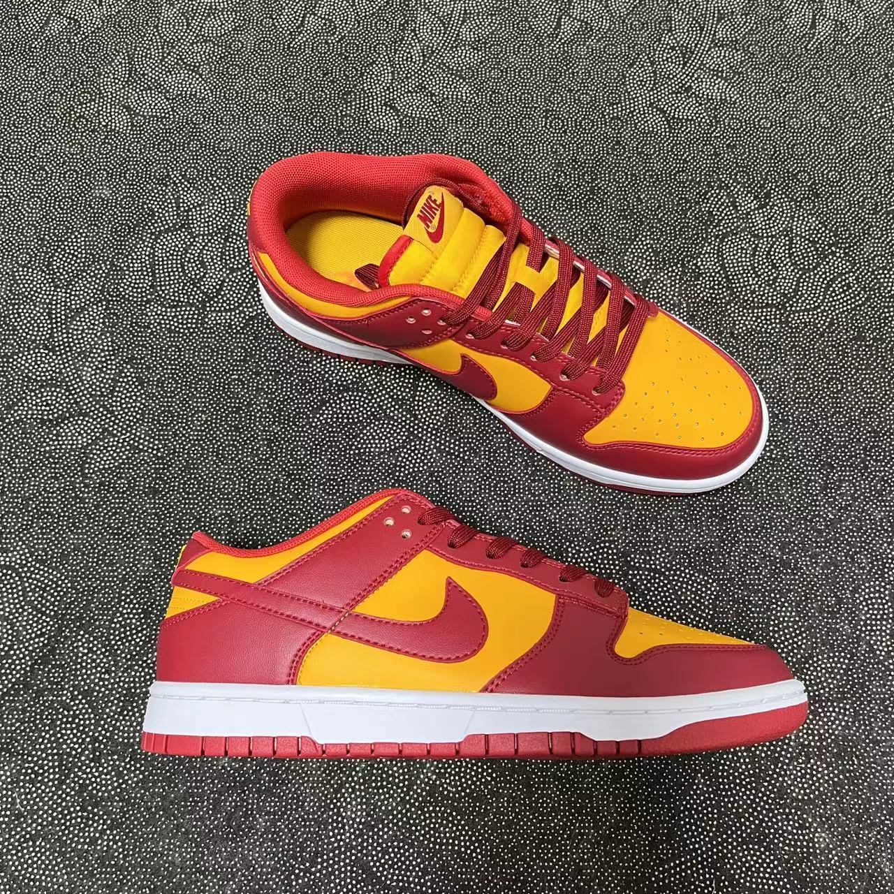 ? Nike Dunk Low Retro 