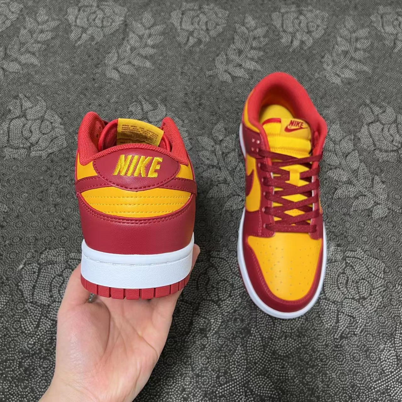 ? Nike Dunk Low Retro 