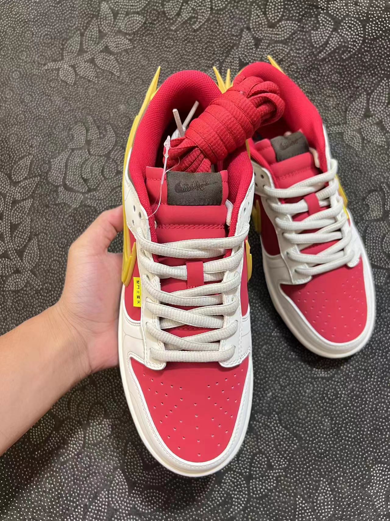 ? Dunk low 白红圣斗士联名 ?