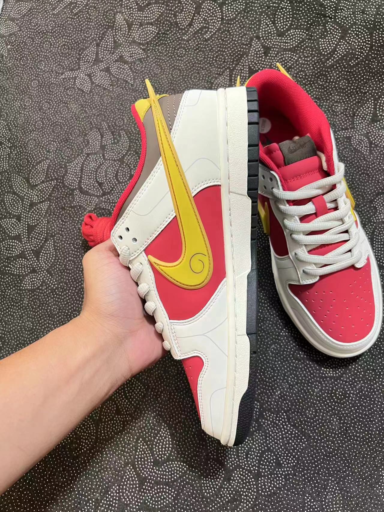 ? Dunk low 白红圣斗士联名 ?