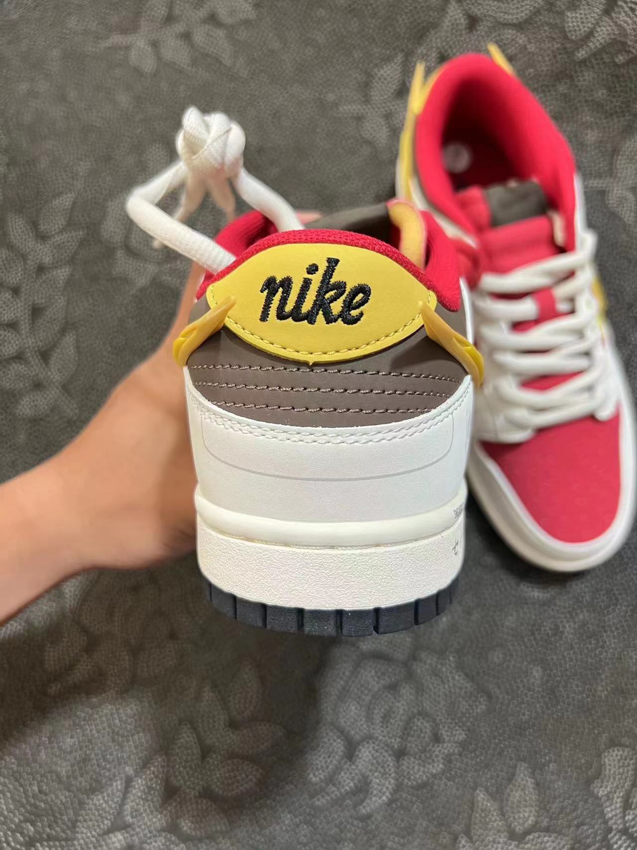 ? Dunk low 白红圣斗士联名 ?