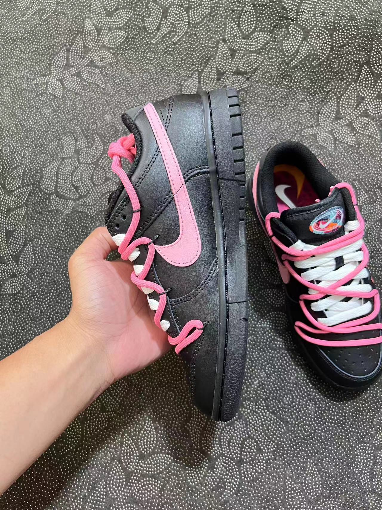 ? 正品定制Nike Dunk Low Multi-Color 甜酷芭比 低帮 板鞋 女款黑粉色?