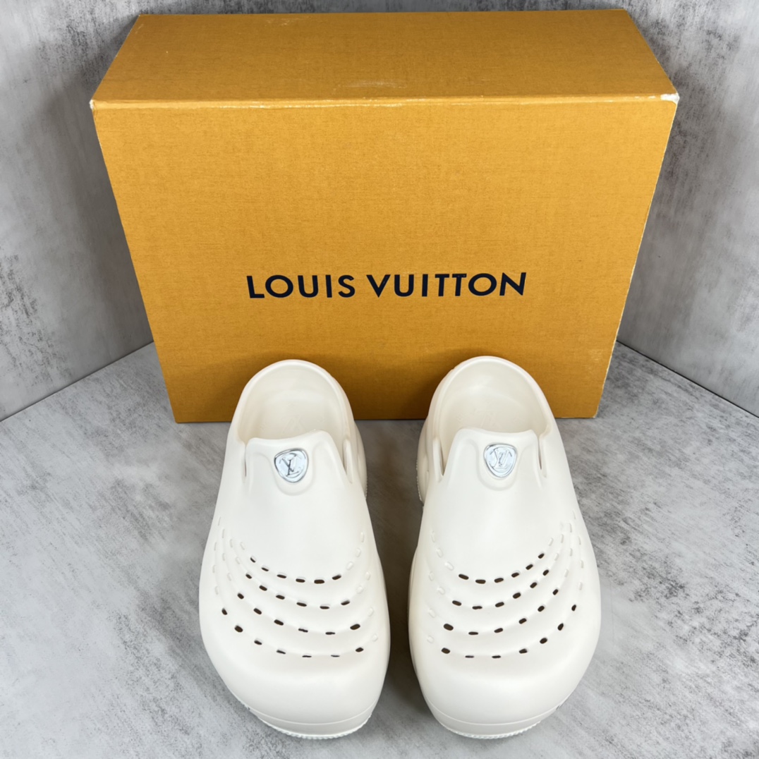 Louis Vuitton 新款上架 Louis Vuitton Shark 路易威登新款鲨鱼拖鞋 增高5厘米 Lv这鞋可以完美的盖住大丑脚 就连高脚背都可以很好的适配
