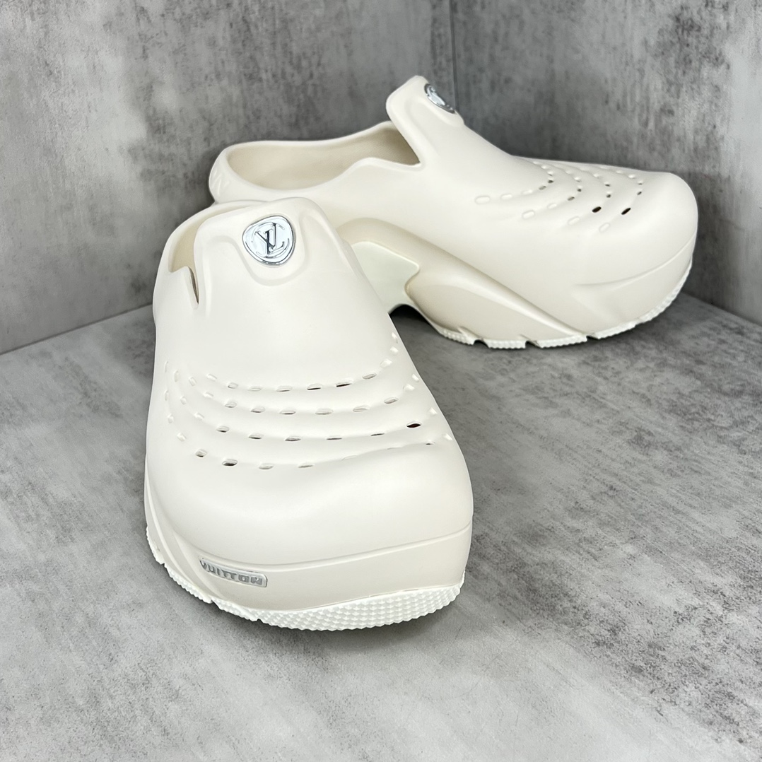 Louis Vuitton 新款上架 Louis Vuitton Shark 路易威登新款鲨鱼拖鞋 增高5厘米 Lv这鞋可以完美的盖住大丑脚 就连高脚背都可以很好的适配