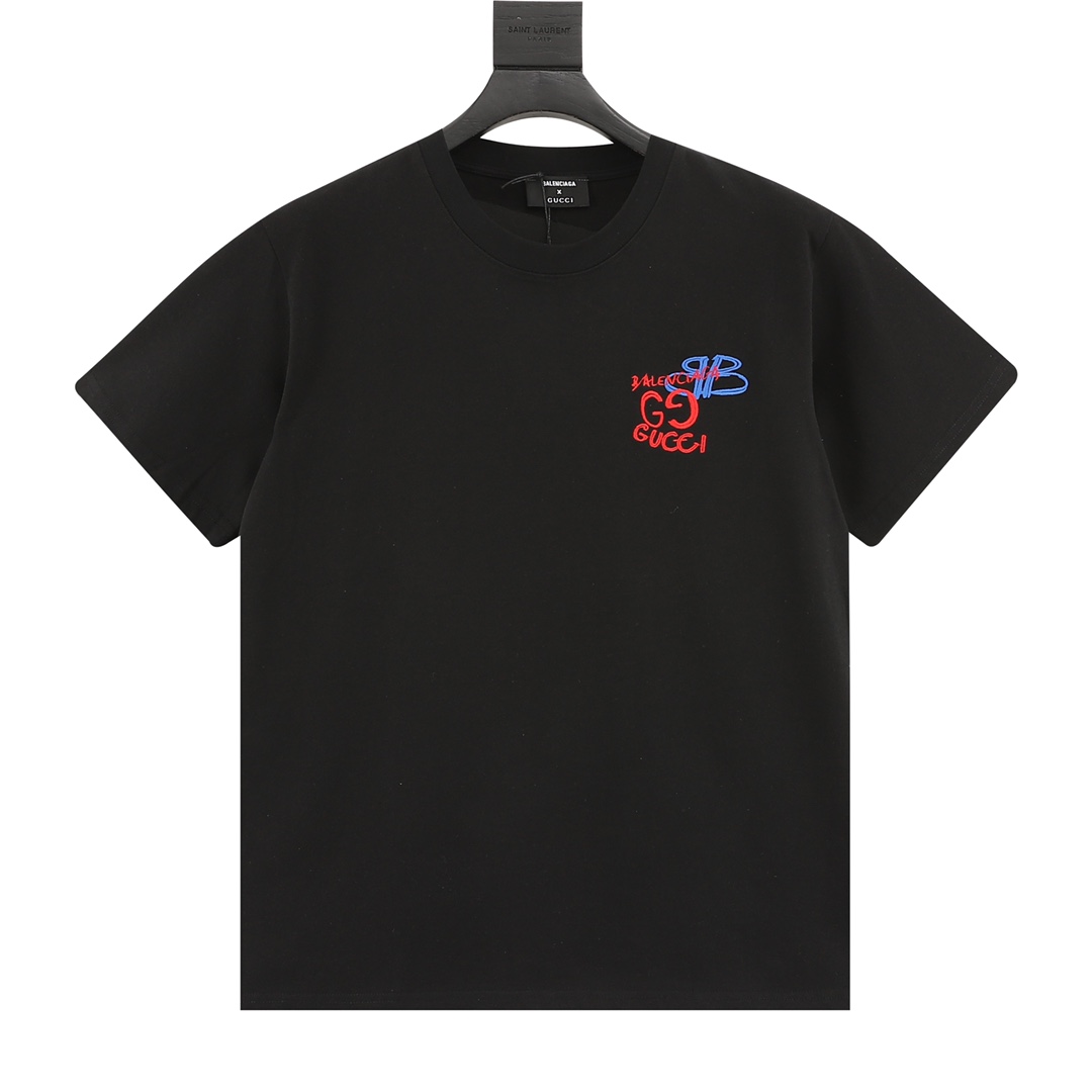 Camiseta de cuello redondo con bordado en la espalda de la colaboración G×BLCG. Nuevo modelo exclusivo de canal de vera…