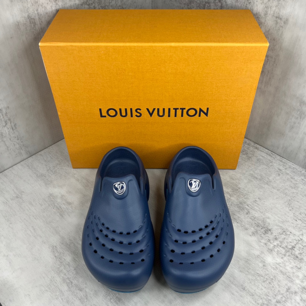 Louis Vuitton 新款上架 Louis Vuitton Shark 路易威登新款鲨鱼拖鞋 增高5厘米 Lv这鞋可以完美的盖住大丑脚 就连高脚背都可以很好的适配
