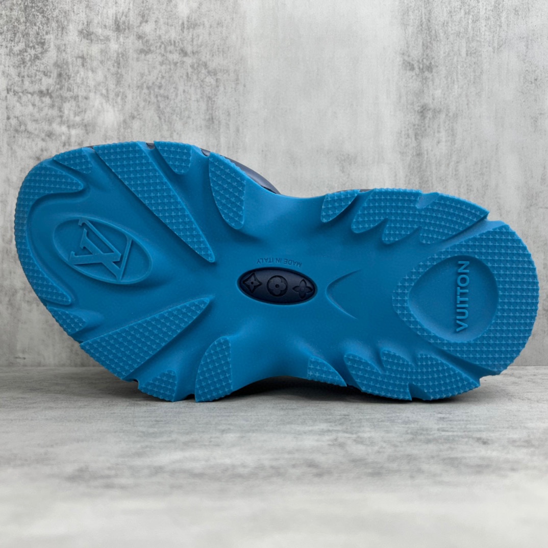 Louis Vuitton 新款上架 Louis Vuitton Shark 路易威登新款鲨鱼拖鞋 增高5厘米 Lv这鞋可以完美的盖住大丑脚 就连高脚背都可以很好的适配