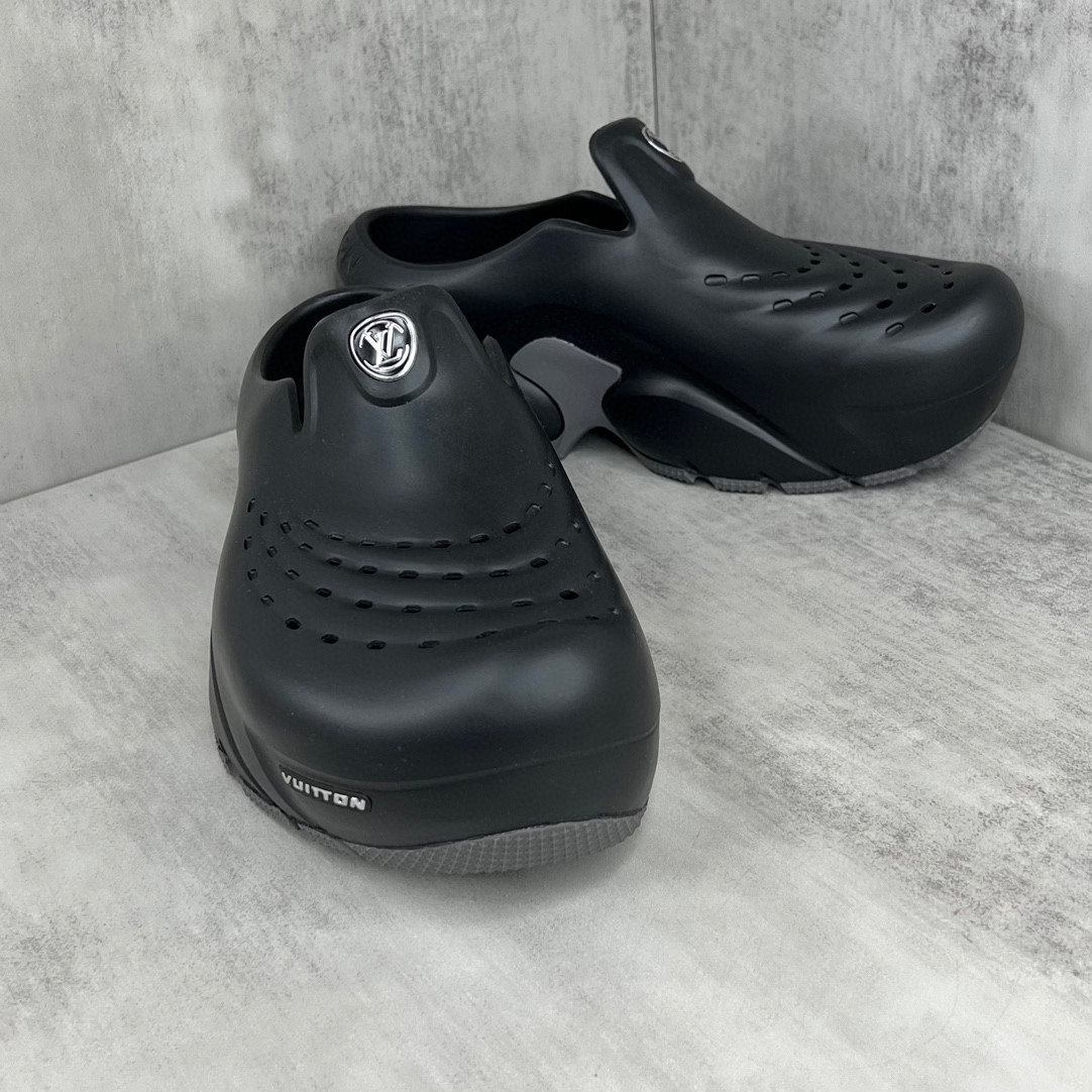 Louis Vuitton 新款上架 Louis Vuitton Shark 路易威登新款鲨鱼拖鞋 增高5厘米 Lv这鞋可以完美的盖住大丑脚 就连高脚背都可以很好的适配
