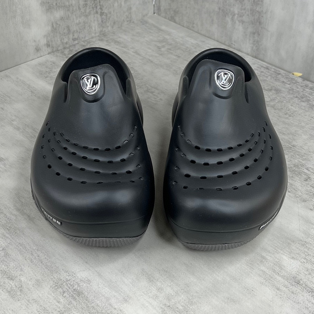 Louis Vuitton 新款上架 Louis Vuitton Shark 路易威登新款鲨鱼拖鞋 增高5厘米 Lv这鞋可以完美的盖住大丑脚 就连高脚背都可以很好的适配