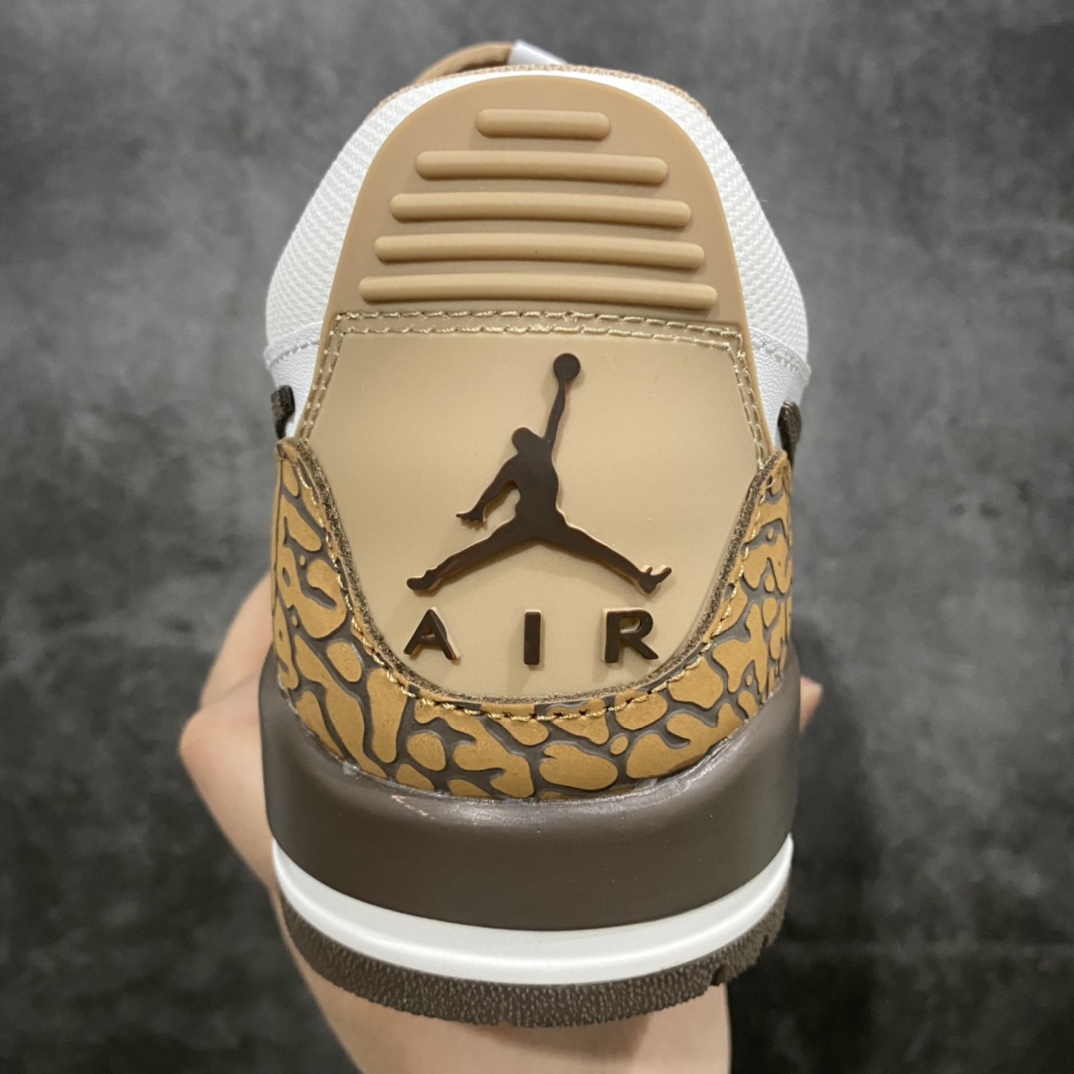 图片[4]-【纯原版】Air Jordan Legacy AJ312白棕 FQ6859-201鞋身采用了皮革材质打造 横跨鞋面的魔术贴十分吸睛 侧面的Swoosh Logo的一部分被鞋面遮挡了一部分 颇具玩味 魔术贴上标有NK标识 而鞋舌上是Jordan的经典飞翼Logo 后跟和鞋底均采用了Air Jordan 3 的设计 后跟上同样也使用了经典的爆裂纹图案  尺码：36 36.5 37.5 38 38.5 39 40 40.5 41 42 42.5 43 44 44.5 45 46 47.5-莆田鞋批发中心