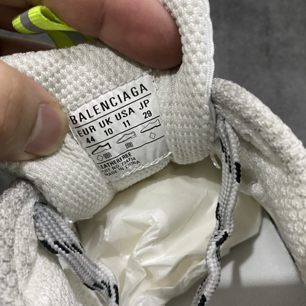 图片[8]-【PK纯原】 目前圈内最顶nBALENCIAGA 3XL Sneakers 巴黎世家十代网布系带低帮走秀复古老爹鞋全套原纸板楦头开发 最原汁原味的灵魂版型全鞋荧光划线卡点 胶水把控整洁度追求极致完美每一双都是工艺品 多重QC质检 超越公司货的品控标准 实实在在的免检产品 原盒原配 正确字体电绣 粗细、位置、大小正确 侧边TPU 透气孔匹配意产原版 正确分离大底 TPU软底 原版一致大底LOGO 立体感十足 原厂皮料水洗做旧 采购原厂网纱 不含皮革 网布材料和聚氨酯 磨损效果 鞋头边缘和后帮 Balenciaga 徽标 鞋面和后跟凸印尺码 鞋舌 3XL 橡胶品牌标识和反光细节 鞋帮拉袢和鞋舌拉祥 配反光细节 备用鞋带在鞋履前侧 可在穿着前取下 便于不同造型搭配 正常尺码  尺码：35 36 37 38 39 40 41 42 43 44 45 46-莆田鞋批发中心