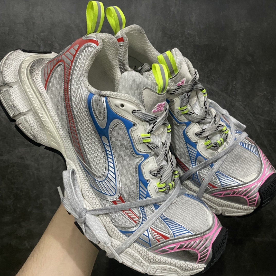 【PK纯原】 目前圈内最顶nBALENCIAGA 3XL Sneakers 巴黎世家十代网布系带低帮走秀复古老爹鞋全套原纸板楦头开发 最原汁原味的灵魂版型全鞋荧光划线卡点 胶水把控整洁度追求极致完美每一双都是工艺品 多重QC质检 超越公司货的品控标准 实实在在的免检产品 原盒原配 正确字体电绣 粗细、位置、大小正确 侧边TPU 透气孔匹配意产原版 正确分离大底 TPU软底 原版一致大底LOGO 立体感十足 原厂皮料水洗做旧 采购原厂网纱 不含皮革 网布材料和聚氨酯 磨损效果 鞋头边缘和后帮 Balenciaga 徽标 鞋面和后跟凸印尺码 鞋舌 3XL 橡胶品牌标识和反光细节 鞋帮拉袢和鞋舌拉祥 配反光细节 备用鞋带在鞋履前侧 可在穿着前取下 便于不同造型搭配 正常尺码  尺码：35 36 37 38 39 40 41 42 43 44 45 46-莆田鞋批发中心