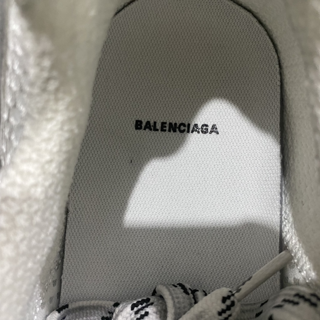 图片[6]-【PK纯原】 目前圈内最顶nBALENCIAGA 3XL Sneakers 巴黎世家十代网布系带低帮走秀复古老爹鞋全套原纸板楦头开发 最原汁原味的灵魂版型全鞋荧光划线卡点 胶水把控整洁度追求极致完美每一双都是工艺品 多重QC质检 超越公司货的品控标准 实实在在的免检产品 原盒原配 正确字体电绣 粗细、位置、大小正确 侧边TPU 透气孔匹配意产原版 正确分离大底 TPU软底 原版一致大底LOGO 立体感十足 原厂皮料水洗做旧 采购原厂网纱 不含皮革 网布材料和聚氨酯 磨损效果 鞋头边缘和后帮 Balenciaga 徽标 鞋面和后跟凸印尺码 鞋舌 3XL 橡胶品牌标识和反光细节 鞋帮拉袢和鞋舌拉祥 配反光细节 备用鞋带在鞋履前侧 可在穿着前取下 便于不同造型搭配 正常尺码  尺码：35 36 37 38 39 40 41 42 43 44 45 46-莆田鞋批发中心